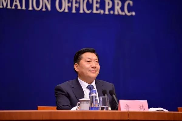 1511456750835925.jpg 魯煒.jpg