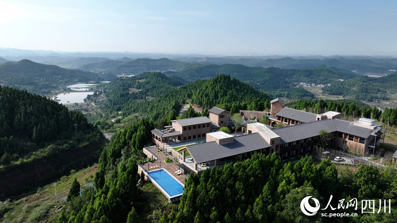 鳳凰村森林康養(yǎng)中心項目航拍圖。蘇杰攝