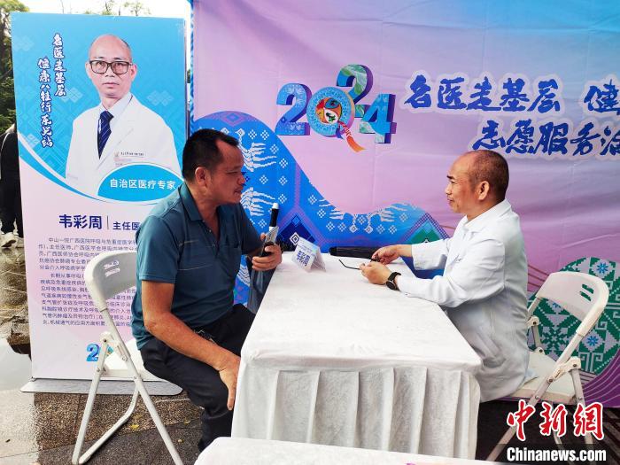 圖為今年6月19日在廣西東興市舉行的“名醫(yī)走基層”義診活動現(xiàn)場(資料圖)。中新網(wǎng)記者 黃艷梅 攝