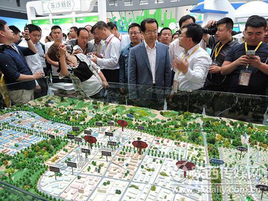 陸治原橫山展區(qū)共話商??jpg