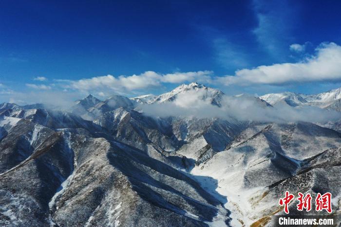 2022年3月下旬,甘肅省張掖市肅南裕固族自治縣迎來場春雪,祁連山雪后美不勝收。(資料圖) 武雪峰 攝 2022年3月下旬,甘肅省張掖市肅南裕固族自治縣迎來場春雪,祁連山雪后美不勝收。(資料圖) 武雪峰 攝