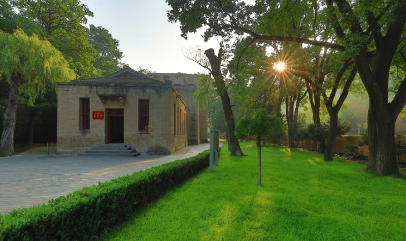 傍晚時分的楊家?guī)X安靜肅穆 傍晚時分的楊家?guī)X安靜肅穆