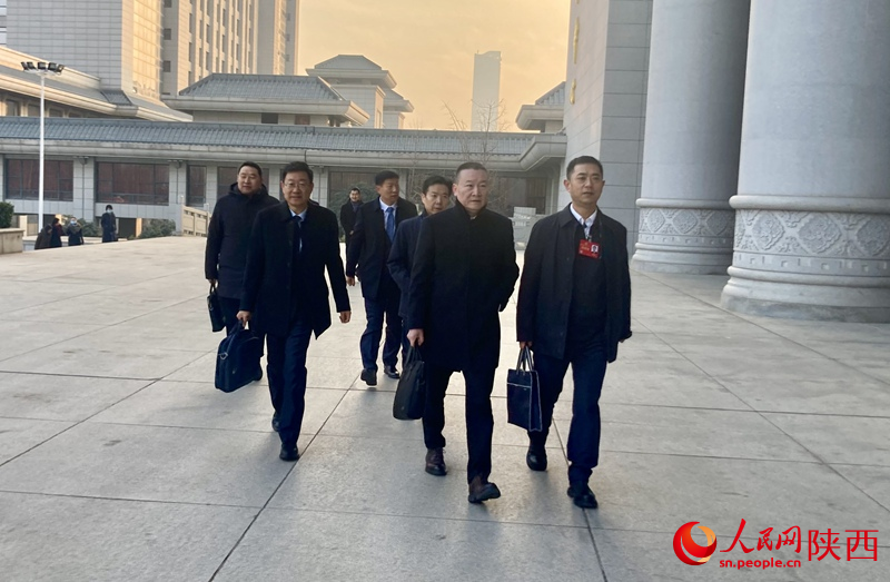 代表委員們步入會場。人民網(wǎng) 吳德鋒攝
