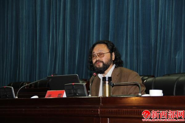 陜西師范大學(xué)新聞與傳播學(xué)院院長(zhǎng)李震作專題講解.jpg
