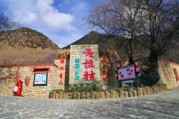 干凈整潔的嘎拉村。 人民網(wǎng) 李海霞攝 點擊進入下一頁