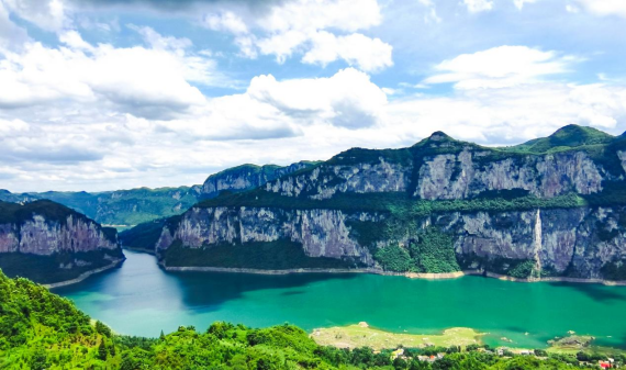 烏江六沖河化屋村河段。畢節(jié)市委宣傳部供圖 點擊進入下一頁