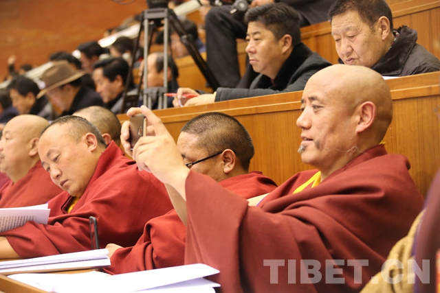 西藏第十屆人民代表大會(huì)五次會(huì)議開(kāi)幕 