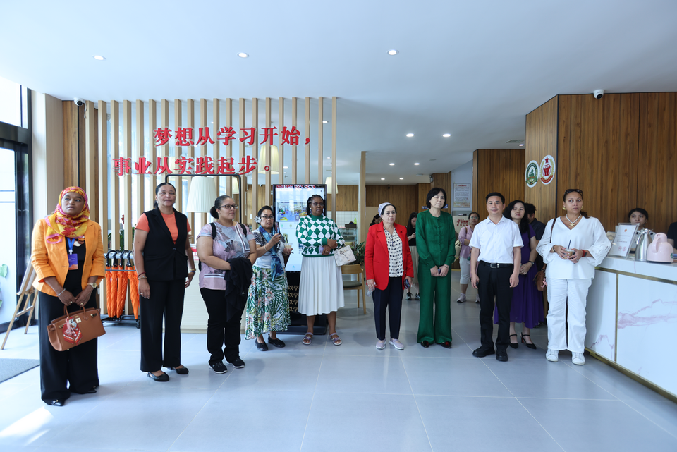 共鑒勞模之光 見證工會溫度 駐華大使夫人西安行之緣聚工會活動舉行_fororder_圖片96 共鑒勞模之光 見證工會溫度 駐華大使夫人西安行之緣聚工會活動舉行_fororder_圖片96