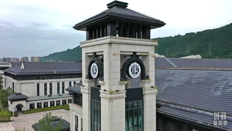 時政新聞眼丨踏訪萬里長江第一城，習(xí)近平調(diào)研這些重要命題