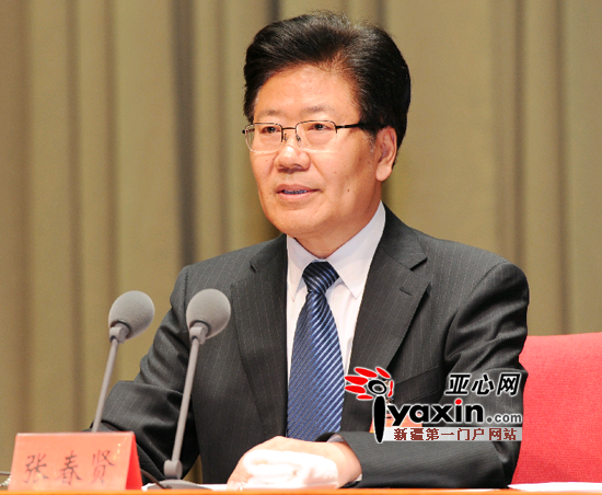 圖為12月25日,自治區(qū)黨委經(jīng)濟(jì)工作會(huì)議在烏魯木齊舉行。中共中央政治局委員、自治區(qū)黨委書(shū)記張春賢在會(huì)上發(fā)表重要講話(huà)。亞心網(wǎng)記者李雄心攝