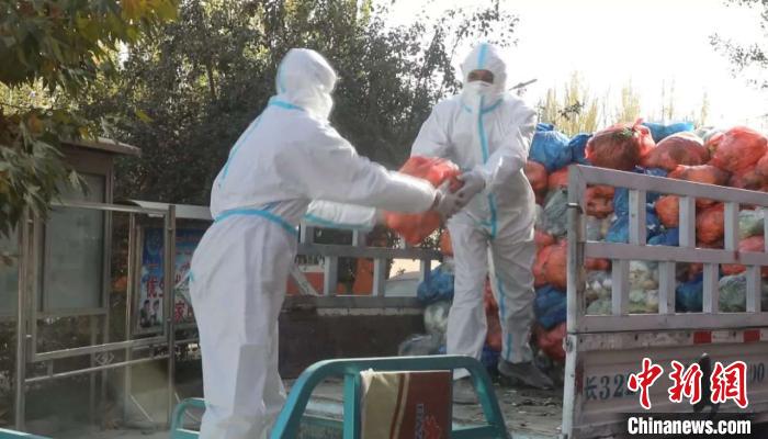 投身疫情防控一線新疆逾11萬名志愿者做民眾暖心人