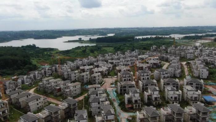 位于黑龍灘飲用水水源準(zhǔn)保護(hù)區(qū)內(nèi)部分正在鄰水而建的低層樓房 點(diǎn)擊進(jìn)入下一頁(yè)