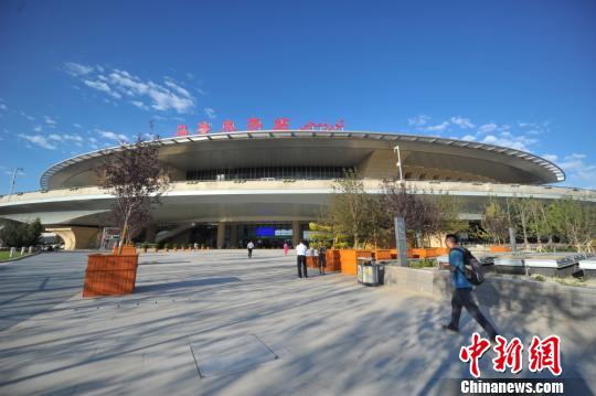 新疆規(guī)模最大鐵路交通樞紐烏魯木齊站（新客站）試運營