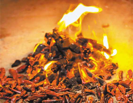 李氏糊辣殼油辣子制作技藝。（受訪者供圖）