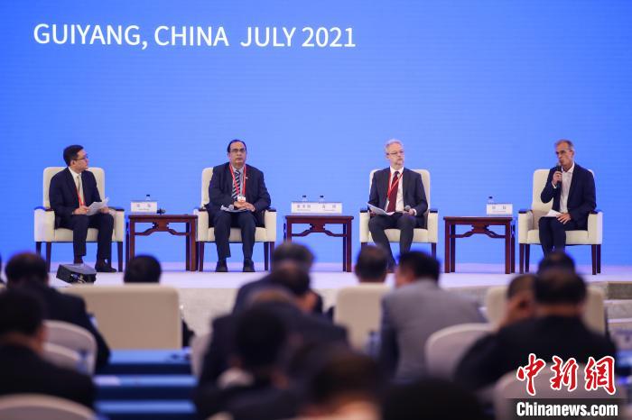 圖為2021年生態(tài)文明貴陽國際論壇閉幕現(xiàn)場(chǎng)?!■暮陚?攝 圖為2021年生態(tài)文明貴陽國際論壇閉幕現(xiàn)場(chǎng)。 瞿宏倫 攝