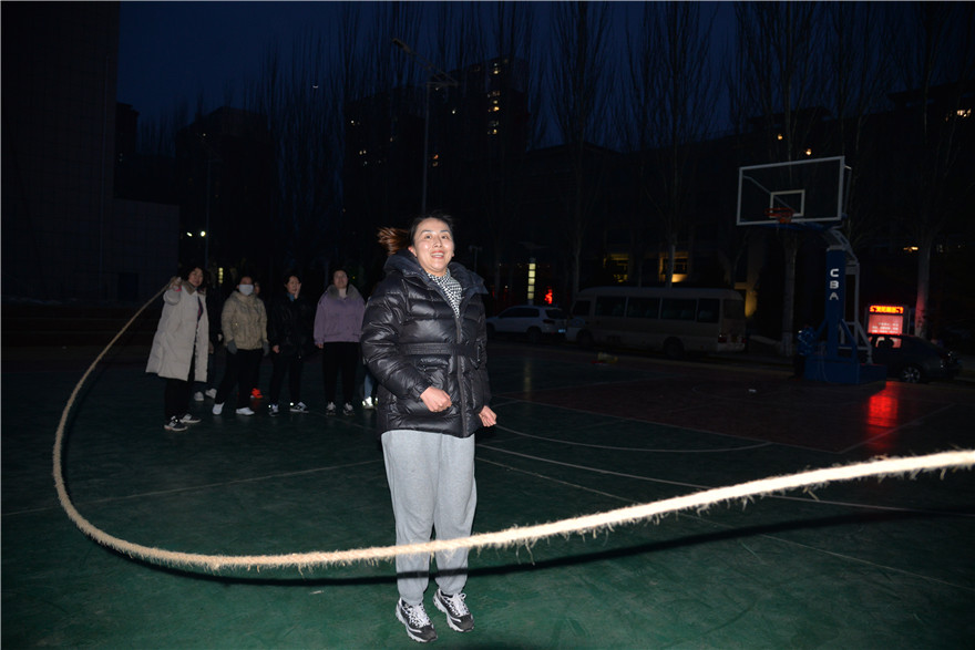 陜西靖邊：凝聚巾幗力量 綻放女性芳華_fororder_跳大繩排練 (2).JPG