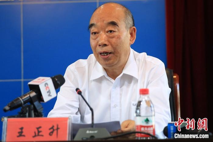 圖為青海省政府副省長、省公安廳廳長王正升通報公安機關調查進展情況。 圖為青海省政府副省長、省公安廳廳長王正升通報公安機關調查進展情況。