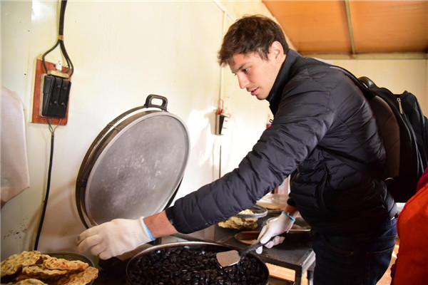 外國“網(wǎng)紅”打卡陜西高陵 美麗鄉(xiāng)村與現(xiàn)代農(nóng)業(yè)相得益彰