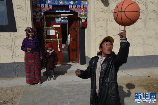 (新華全媒頭條·圖文互動)(10)跨越半個世紀的生命遷徙——西藏極高海拔生態(tài)搬遷破解人與自然共生難題