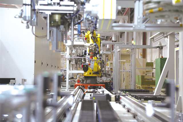 金康動(dòng)力新能源生產(chǎn)線 攝/雷鍵