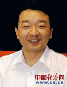 張西明,男,祖籍山東定陶,1965年2月生于遼寧鞍山。法學(xué)博士,中共黨員。國務(wù)院特殊津貼專家。清華大學(xué)等若干院校兼職教授。