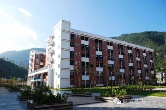 會(huì)東縣和文中學(xué)學(xué)生宿舍樓(攝于2014年)