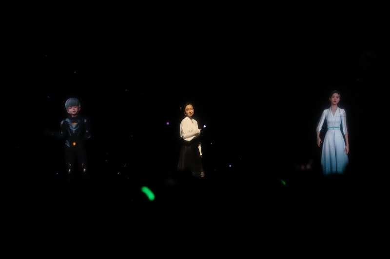 開(kāi)場(chǎng)節(jié)目表演《彩云之南》。圖片來(lái)源:人民視頻