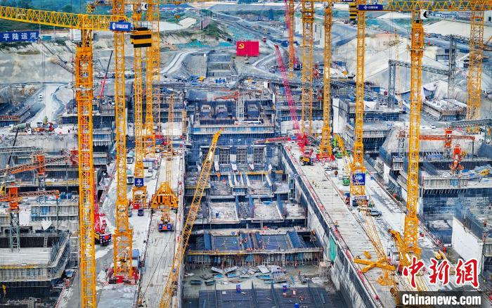 圖為平陸運河企石樞紐施工現(xiàn)場?!∑疥戇\河集團 供圖