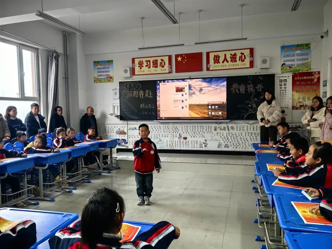 五小學(xué)生展示照片20.jpg 圖片