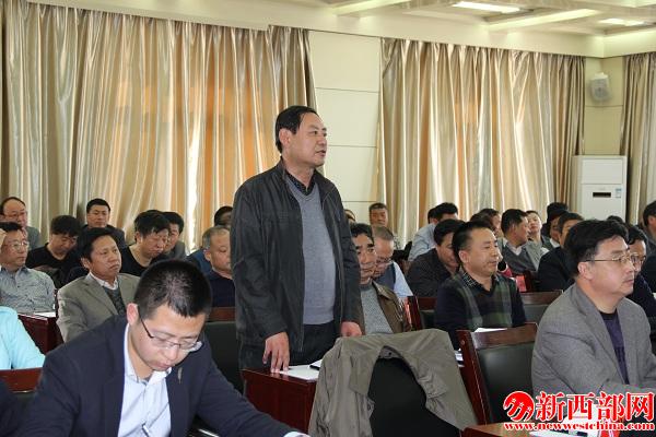 講黨課學(xué)員互??JPG