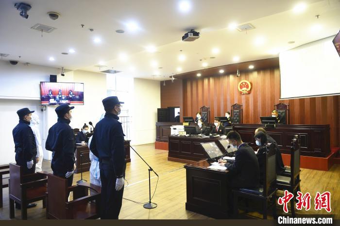 9月22日上午，湖北省武漢市江漢區(qū)人民法院公開開庭審理了被告人肖修海、肖遠萬、肖國倫非法捕撈水產(chǎn)品罪一案。圖片由最高人民法院提供