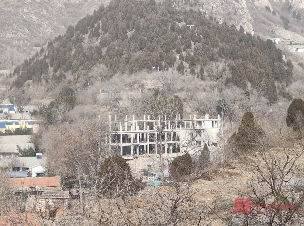 待拆的建筑框架 每經(jīng)記者 王佳飛 攝