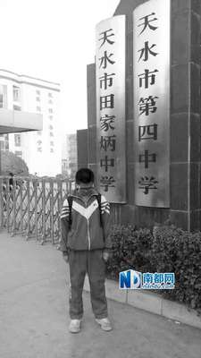 2013年11月，楊輝一度被所在學校勸退。