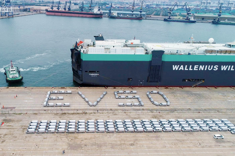 廣西汽車(chē)集團(tuán)新能源物流車(chē)出口北美。黃慧嫻攝