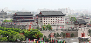 　　4月27日，修葺一新的南門箭樓全新亮相