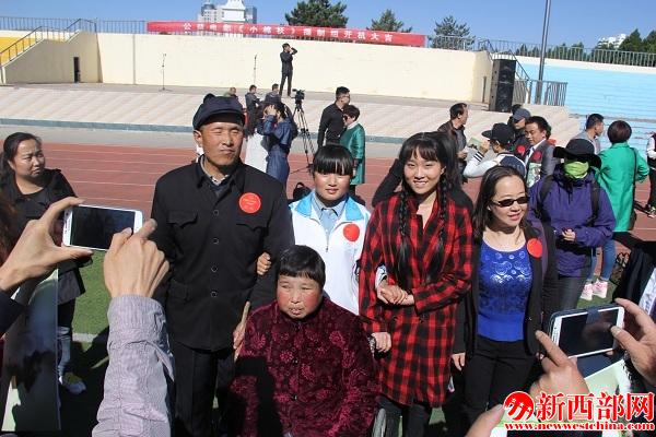 電影《小棉襖》原型段紅艷????及扮演??高藝嘉合影留??JPG