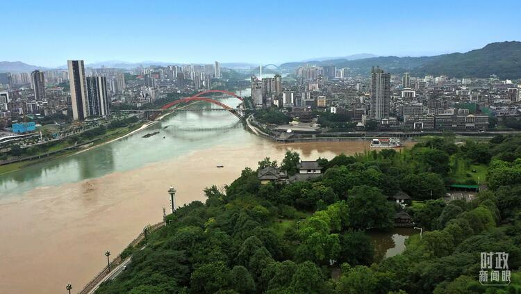 時政新聞眼丨踏訪萬里長江第一城，習(xí)近平調(diào)研這些重要命題