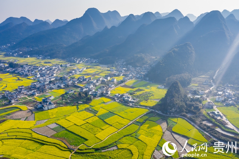 圖3 貴州興義萬(wàn)峰林一角。人民網(wǎng)記者 涂敏 攝